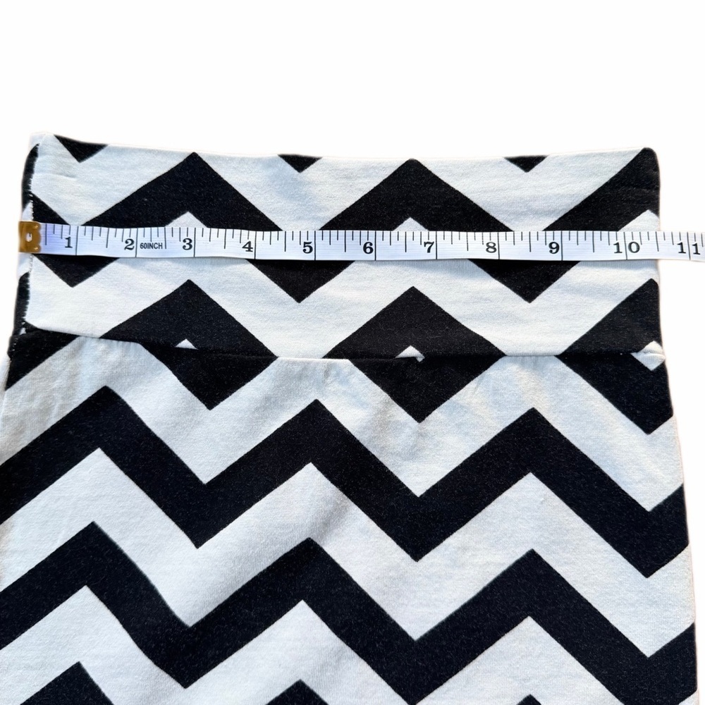 Charlotte Russe- Chevron Mini Skirt (sz xs) Like New - Picture 5 of 6
